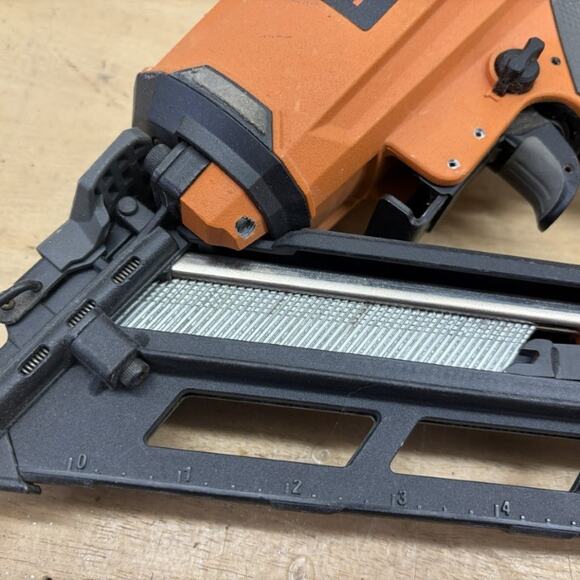 RIDGID R250AF15 15 Gauge DA Angled Finish Nailer Air Tool Used - Picture 3 of 9